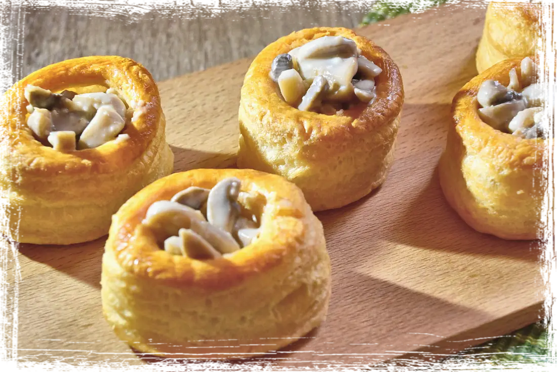 Vol-au-vent ripieni di funghi champignon Vol-au-vent ripieni di funghi champignon