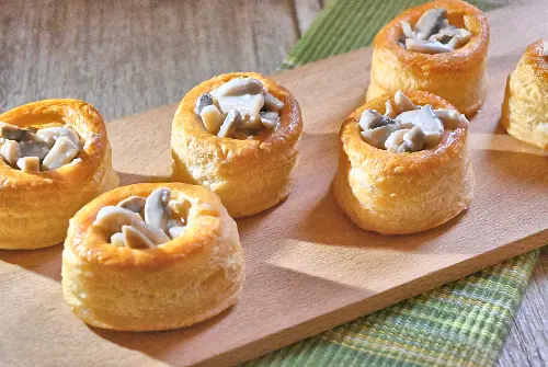 Vol-au-vent ripieni di funghi champignon