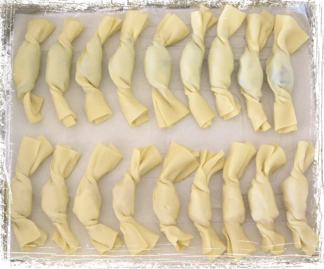 Caramelle di pasta sfoglia ripiene Caramelle di pasta sfoglia ripiene