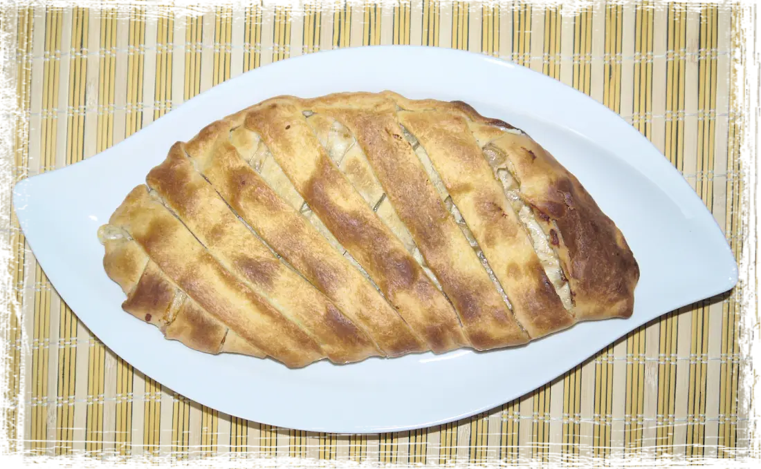 Sfogliata ripiena ai funghi Sfogliata ripiena ai funghi
