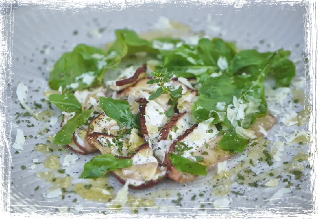 Insalata di funghi porcini freschi con grana di bufala Insalata di funghi porcini freschi con grana di bufala