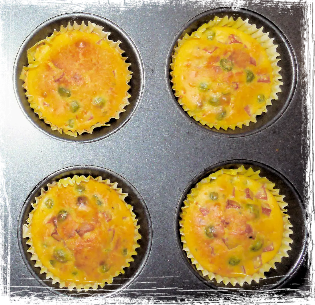 Muffin con piselli e prosciutto cotto