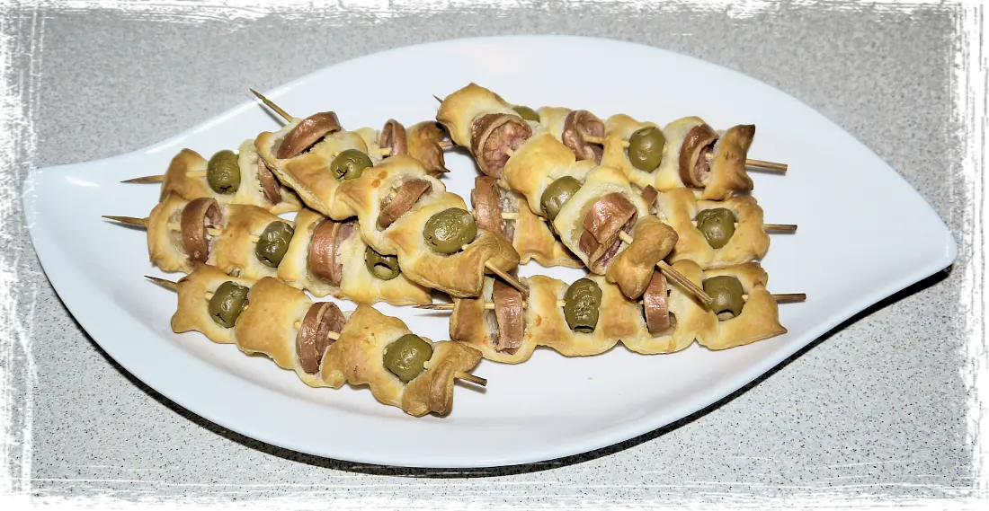 Spiedini di pasta sfoglia con würstel