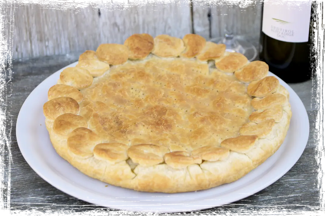 Torta salata con cime di rapa e salsiccia