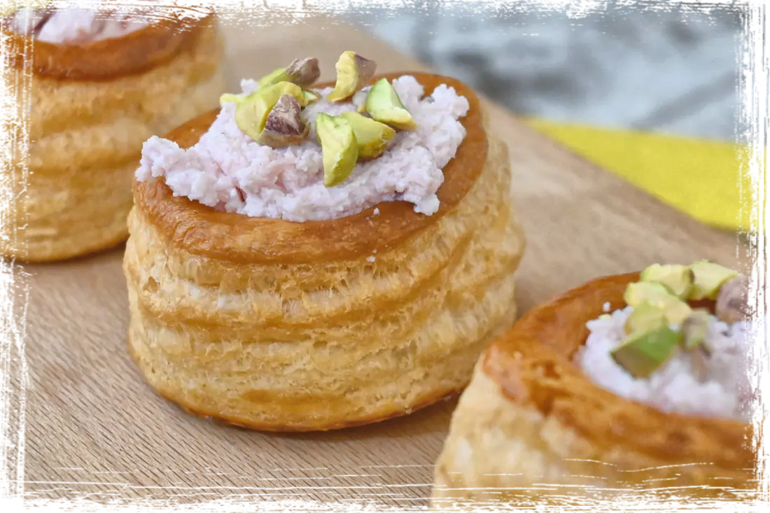 Vol-au-vent con mousse di mortadella e pistacchi