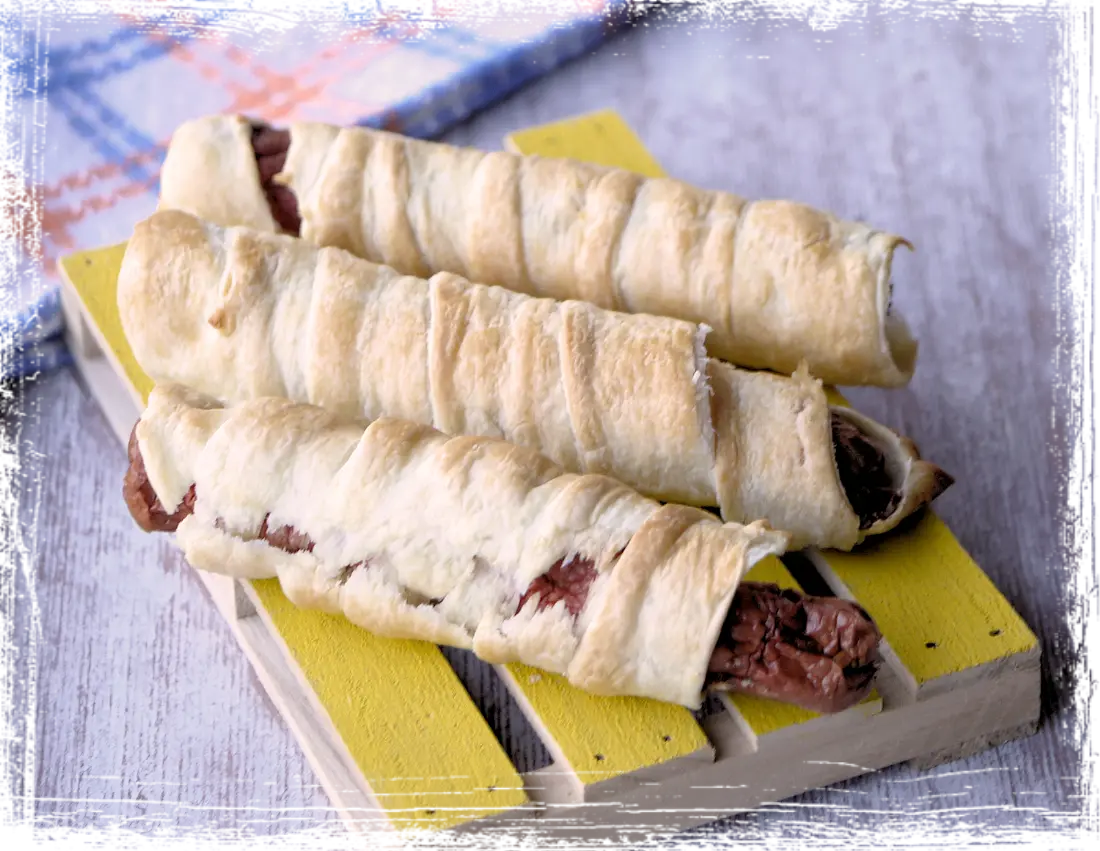 Rotoli di pasta sfoglia con würstel Rotoli di pasta sfoglia con würstel