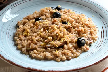 Risotto ai porcini con mirtilli e noci