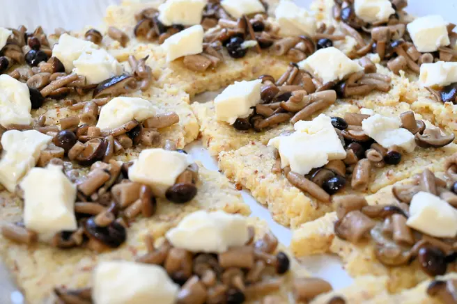 Crostini rustici di polenta con taleggio e funghi