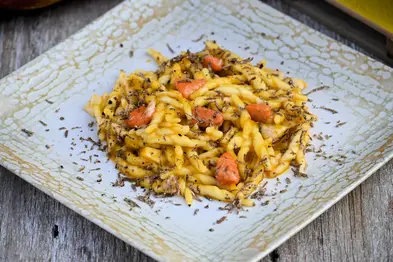 Trofie con crema di zucca, capesante e tartufo nero