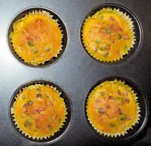 Muffin con piselli e prosciutto cotto