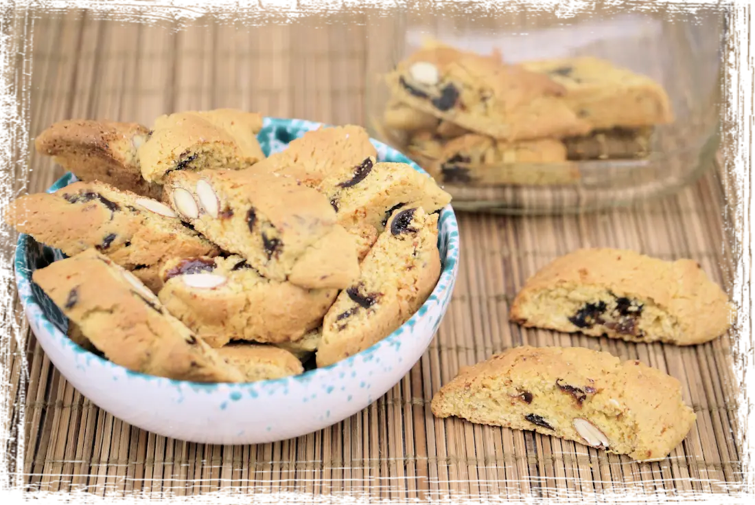 Cantucci con fichi caramellati e datteri