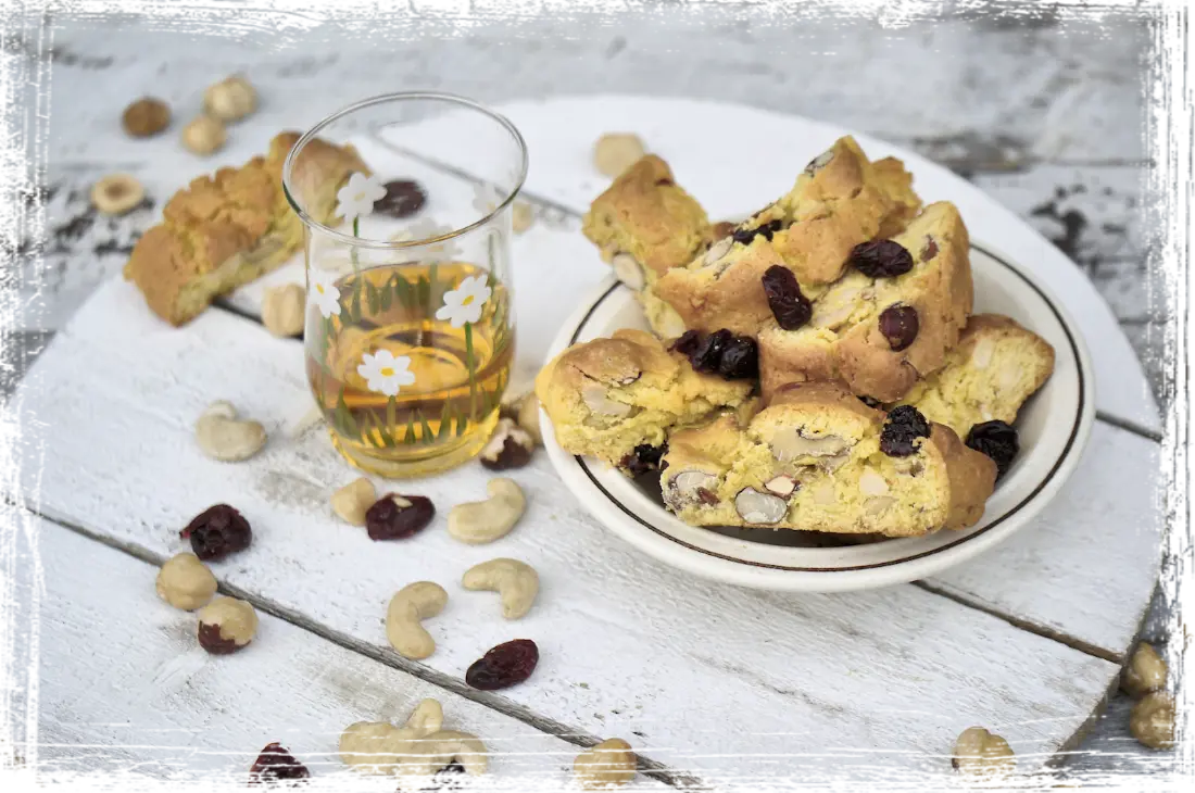 Cantucci con frutta secca Cantucci con frutta secca