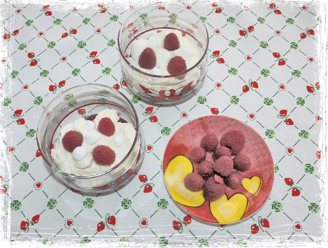 Cremoso ai lamponi e meringhe Cremoso ai lamponi e meringhe