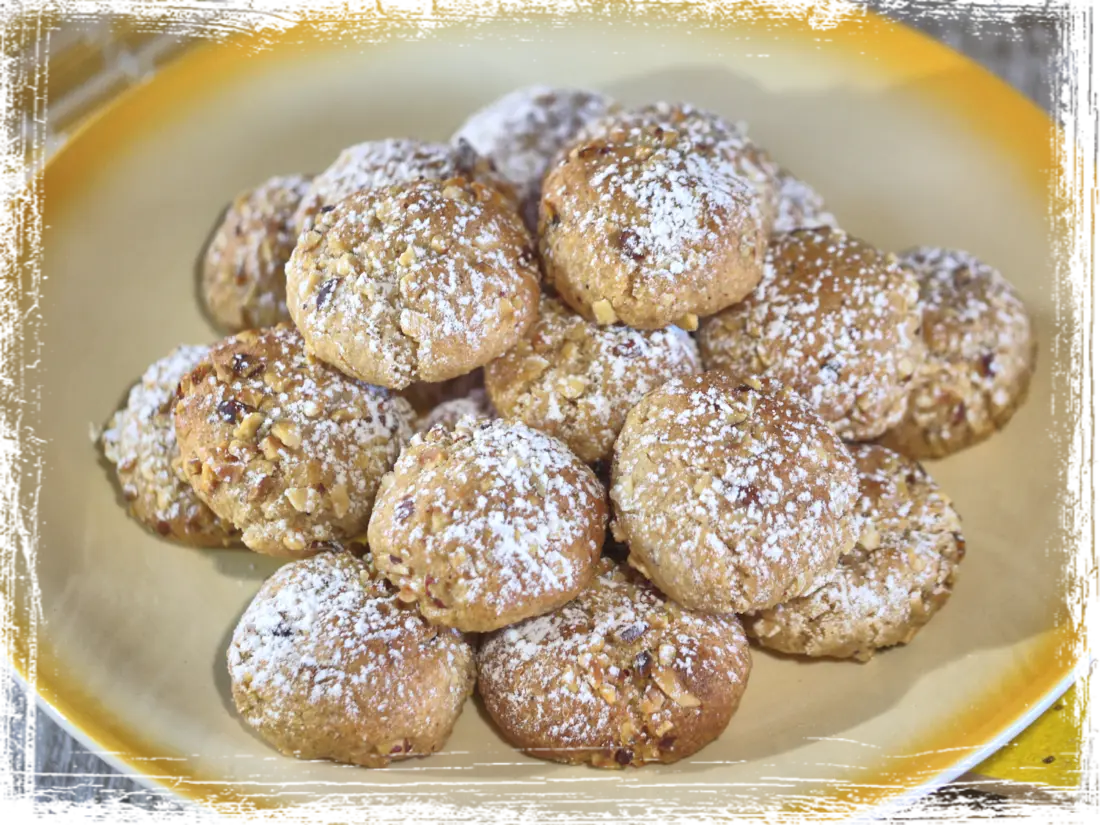 Dolcetti alle nocciole con cuore di Nutella Dolcetti alle nocciole con cuore di Nutella