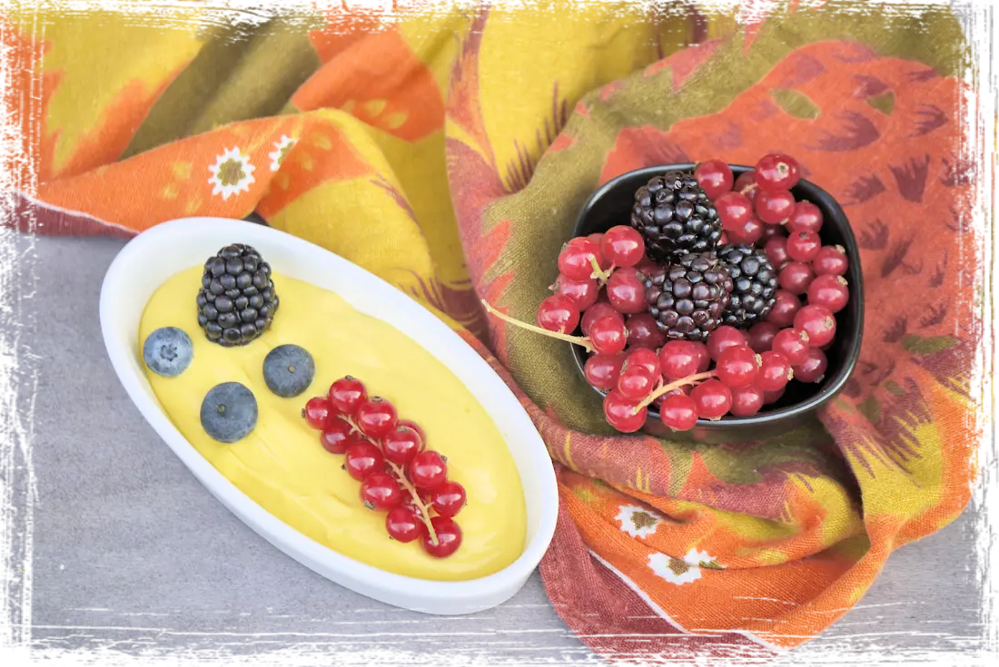 Dolce mascarpone con frutti rossi Dolce mascarpone con frutti rossi