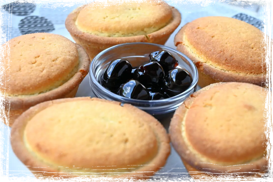 Pasticciotto alla crema con amarena Pasticciotto alla crema con amarena