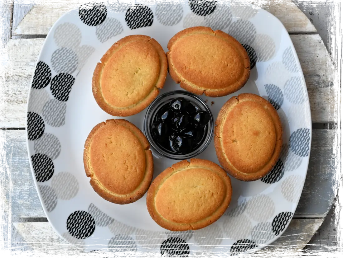 Pasticciotto alla crema con amarena Pasticciotto alla crema con amarena