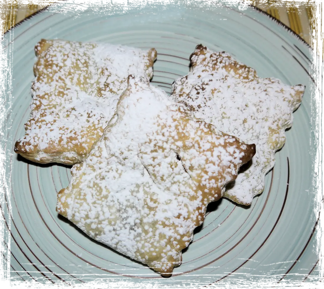 Fagottini di pasta sfoglia allo strudel Fagottini di pasta sfoglia allo strudel