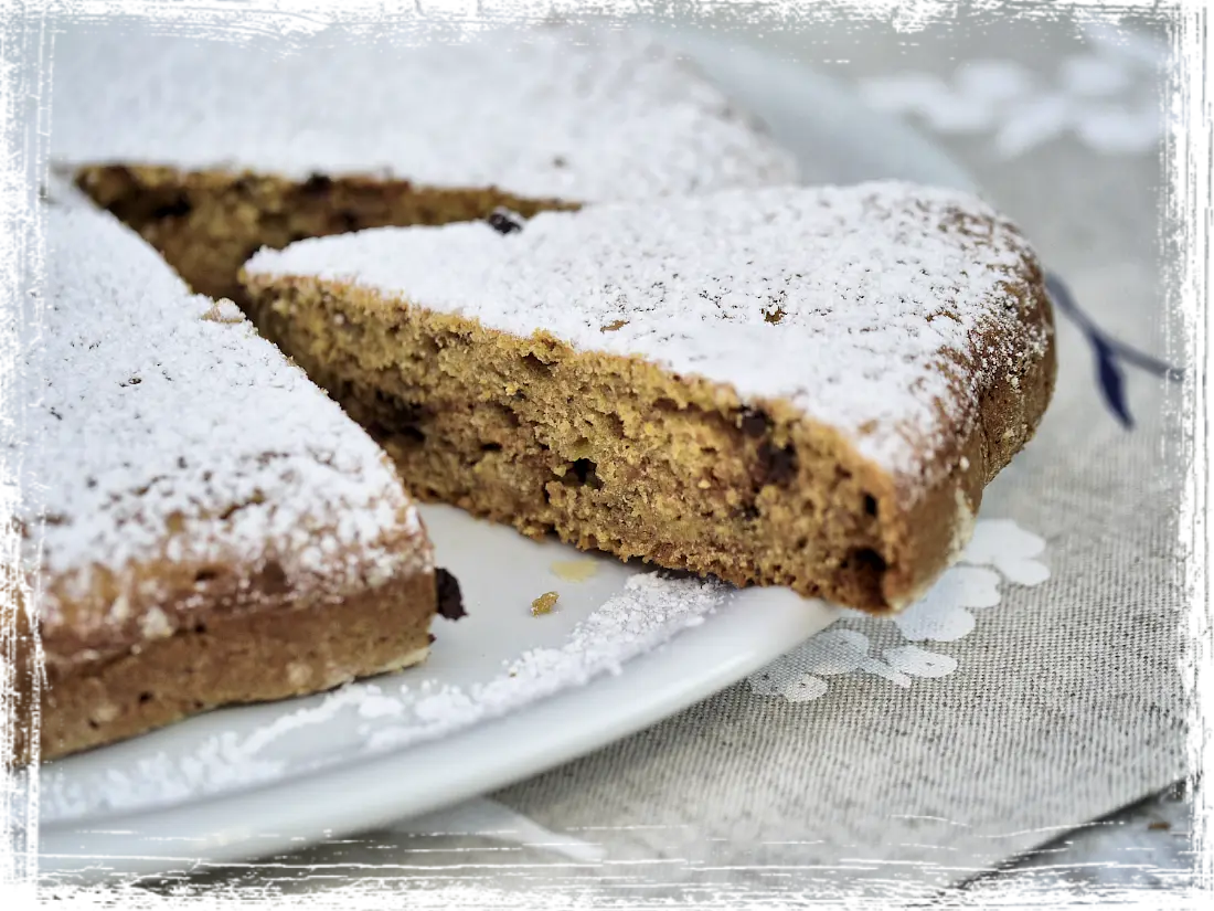 Torta ai cachi con cioccolato fondente