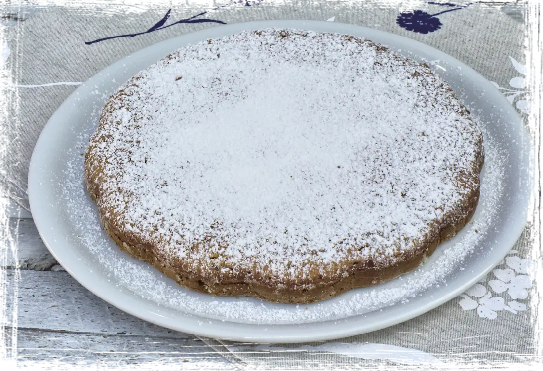 Torta ai cachi con cioccolato fondente