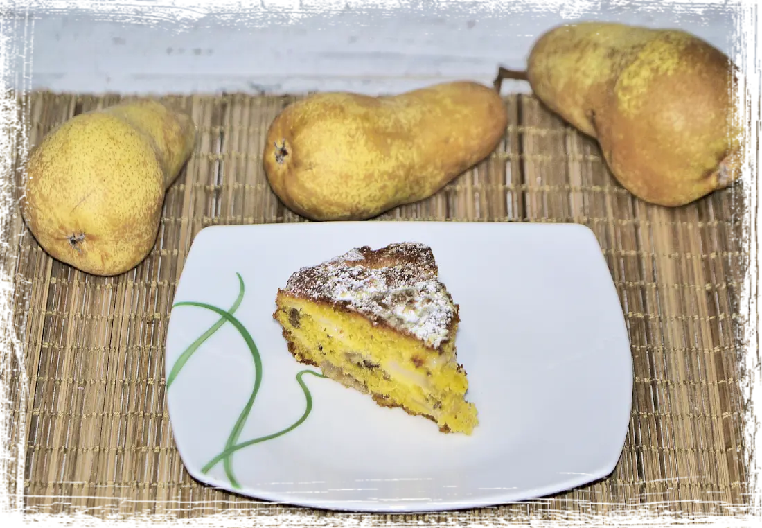 Torta Meneghina con pere e noci