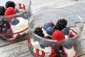 Cheese cake scomposta ai frutti rossi e meringa