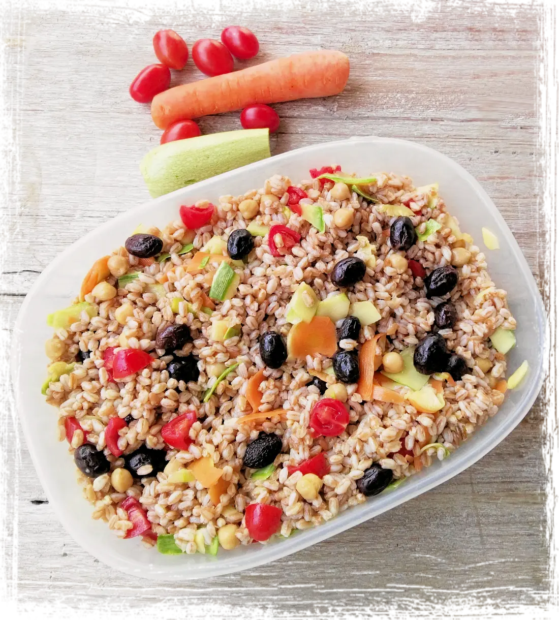 Insalata di farro e ceci Insalata di farro e ceci