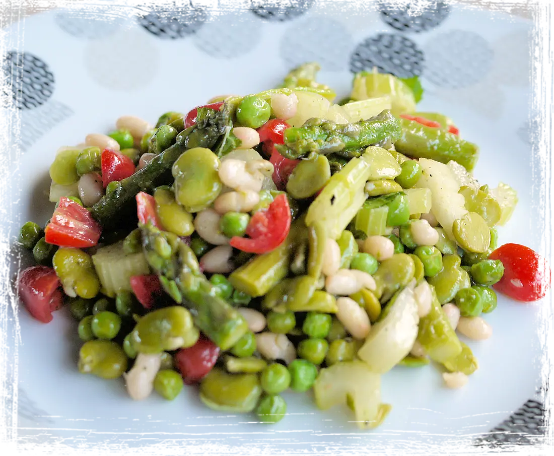 Insalata di legumi e asparagi