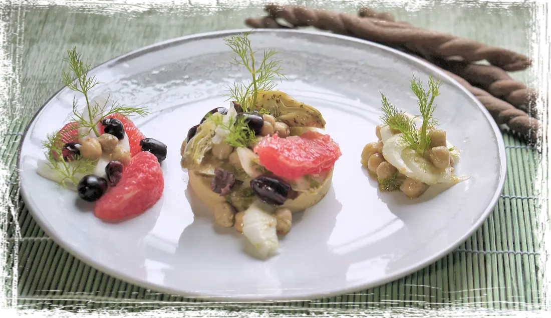 Insalata di ceci, finocchi e carciofi al pompelmo rosa