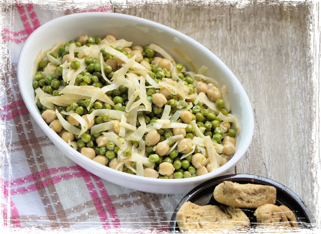 Insalata di piselli e ceci con sedano rapa