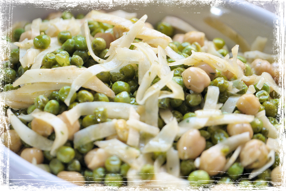 Insalata di piselli e ceci con sedano rapa Insalata di piselli e ceci con sedano rapa