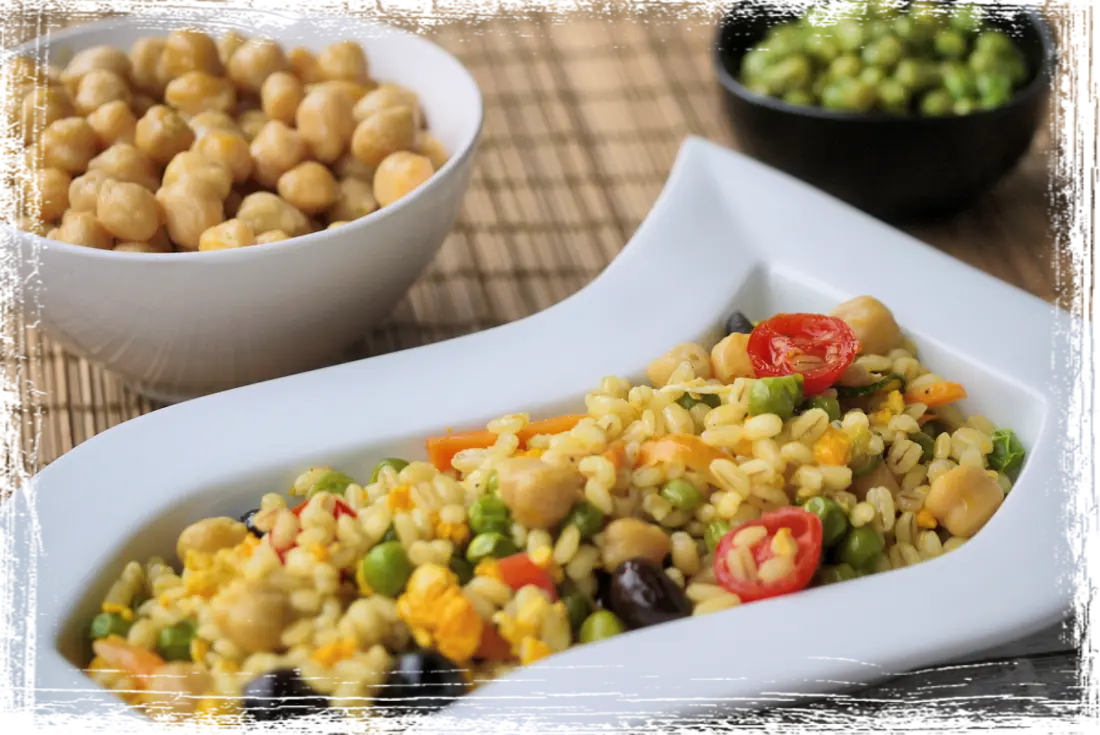 Insalata di farro, legumi e frittatina Insalata di farro, legumi e frittatina
