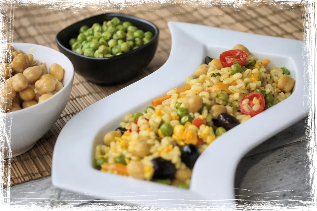 Insalata di farro, legumi e frittatina Insalata di farro, legumi e frittatina