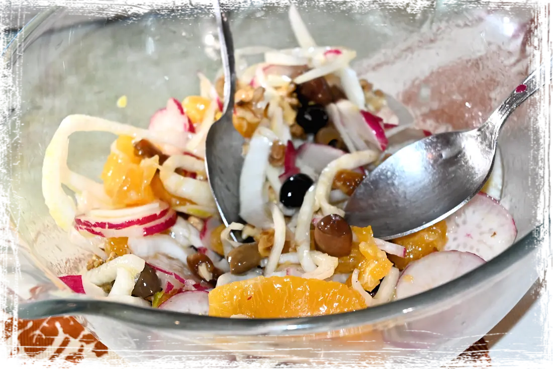 Insalata di finocchi e arance con noci Insalata di finocchi e arance con noci