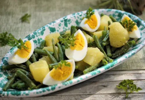 Insalata di fagiolini, patate e uovo sodo