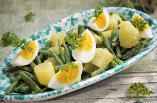 Insalata di fagiolini, patate e uovo sodo