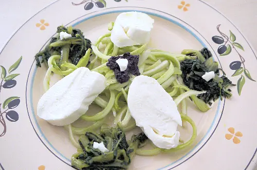 Insalata di puntarelle e fior di latte