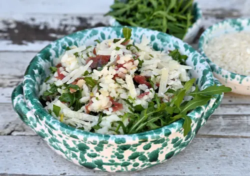 Insalata di riso al lime con bresaola e rucola