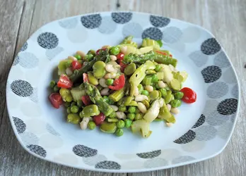 Insalata di legumi e asparagi