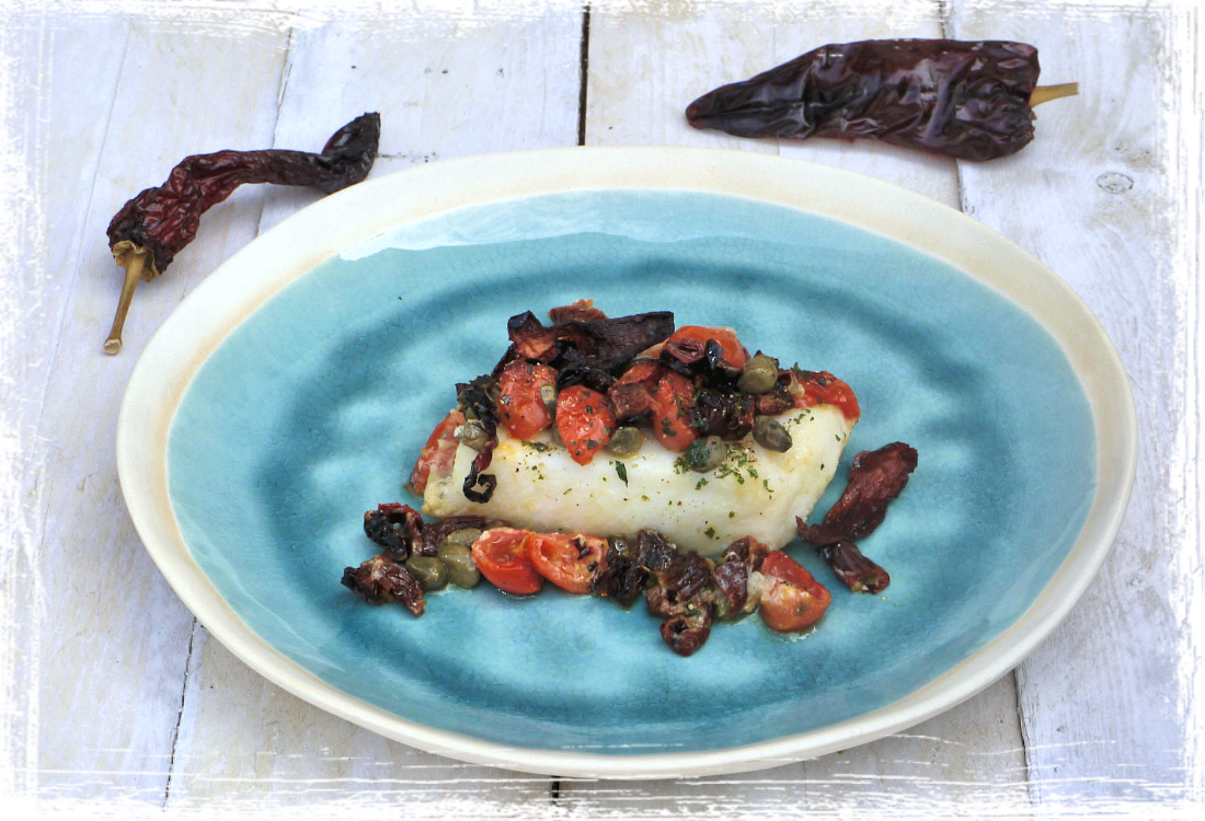 Baccalà al forno con capperi, pomodori secchi e peperoni cruschi Baccalà al forno con capperi, pomodori secchi e peperoni cruschi
