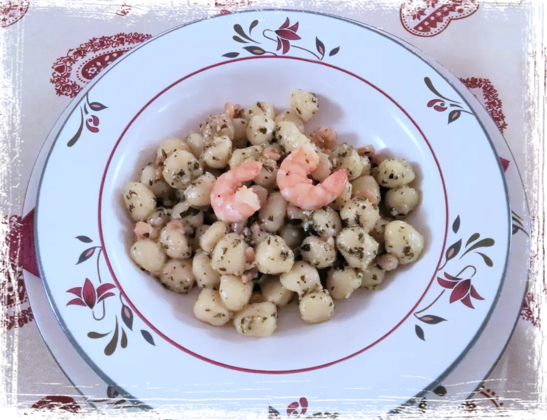 Chicche di patate con pesto e mazzancolle