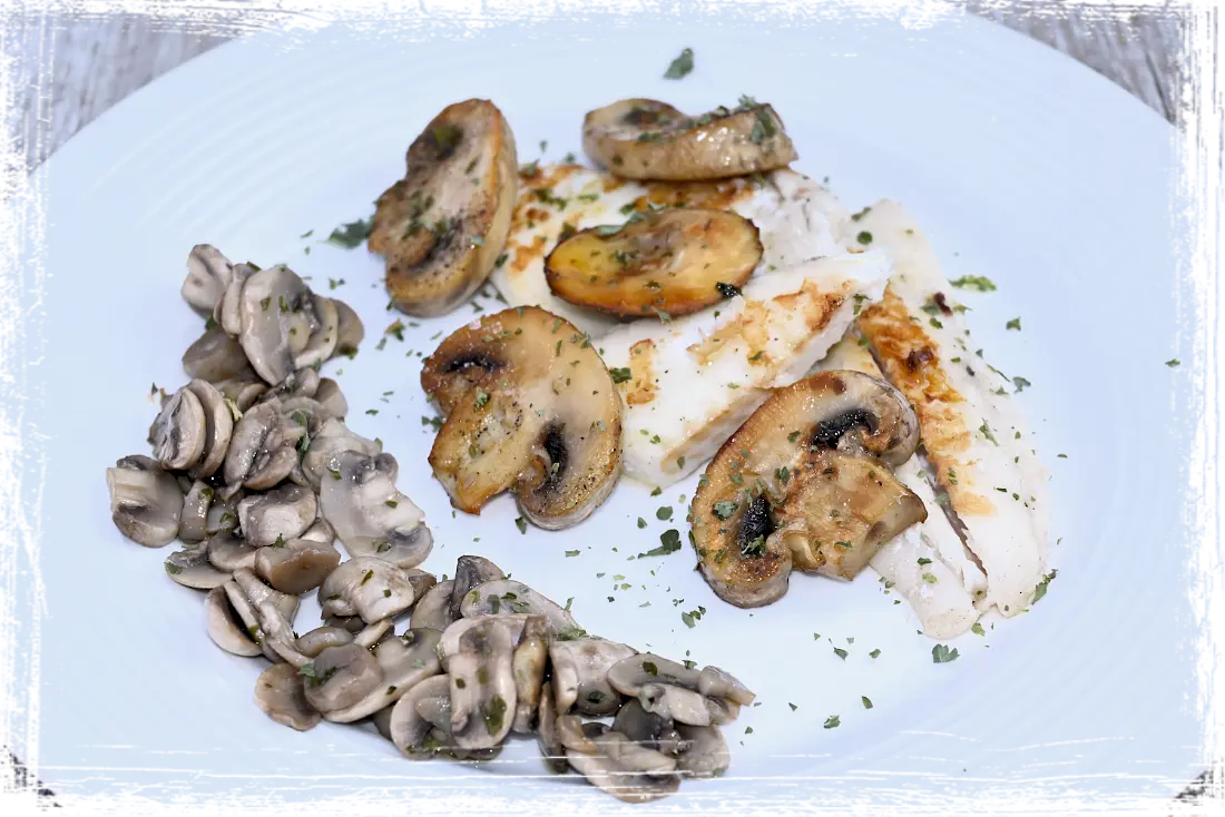 Filetti di rombo con funghi champignon Filetti di rombo con funghi champignon