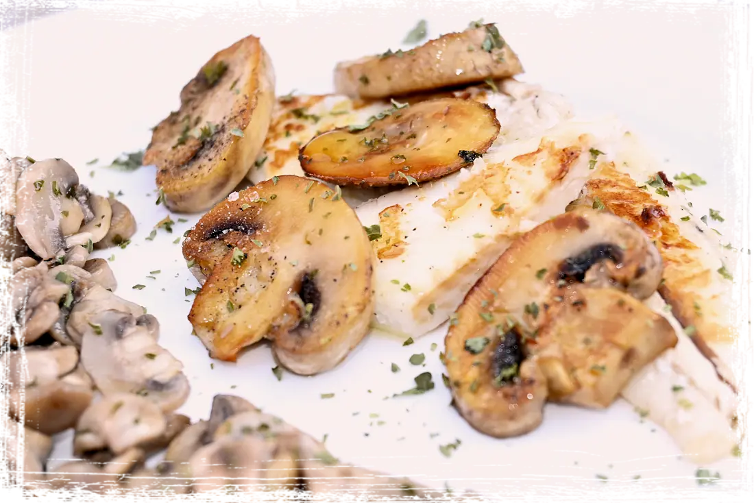 Filetti di rombo con funghi champignon Filetti di rombo con funghi champignon