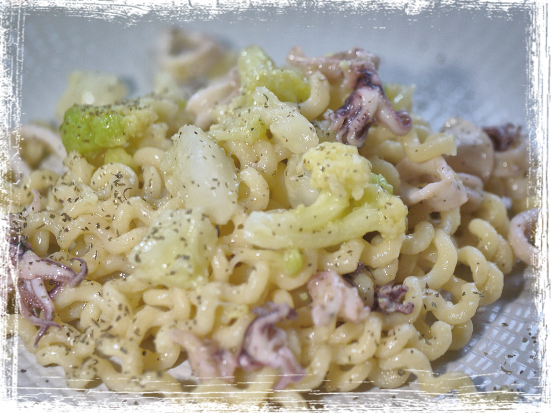 Fusilli bucati lunghi con calamari e cavolfiore Fusilli bucati lunghi con calamari e cavolfiore