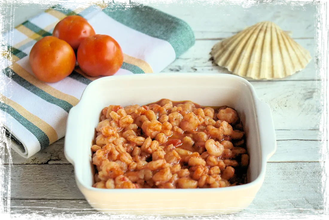 Gamberetti con salsa al pomodoro e basilico Gamberetti con salsa al pomodoro e basilico