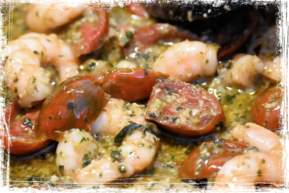 Gnocchi di patate al pesto con pomodorini e mazzancolle