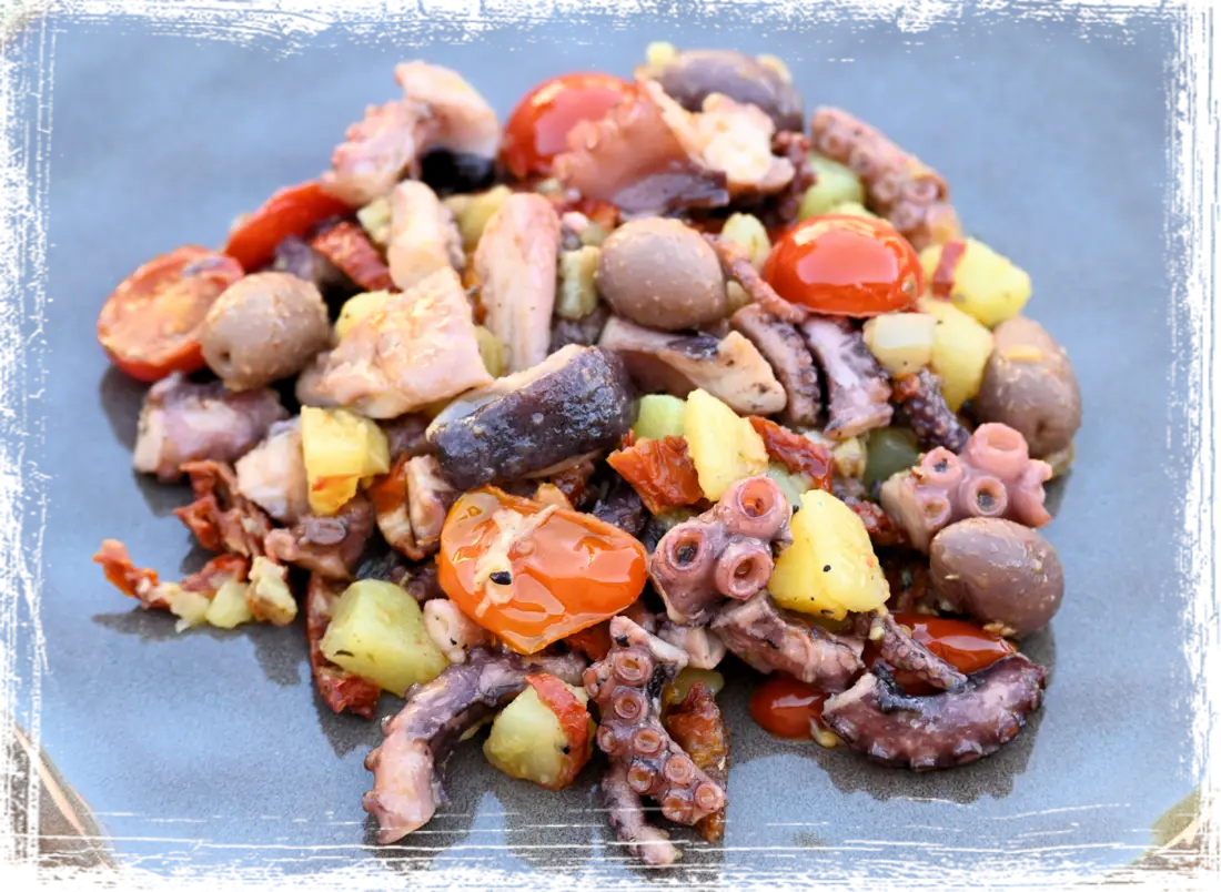 Insalata di polpo con pomodori secchi e melanzane Insalata di polpo con pomodori secchi e melanzane