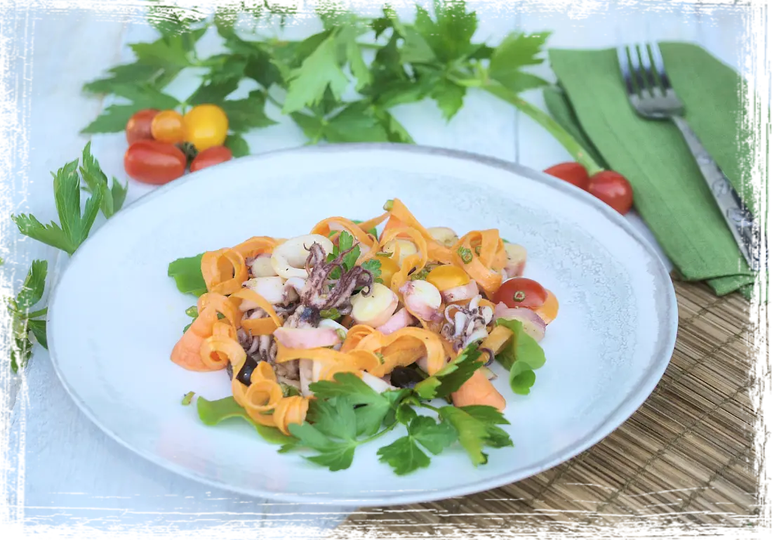 Insalata totani, calamari e sedano di montagna Insalata totani, calamari e sedano di montagna