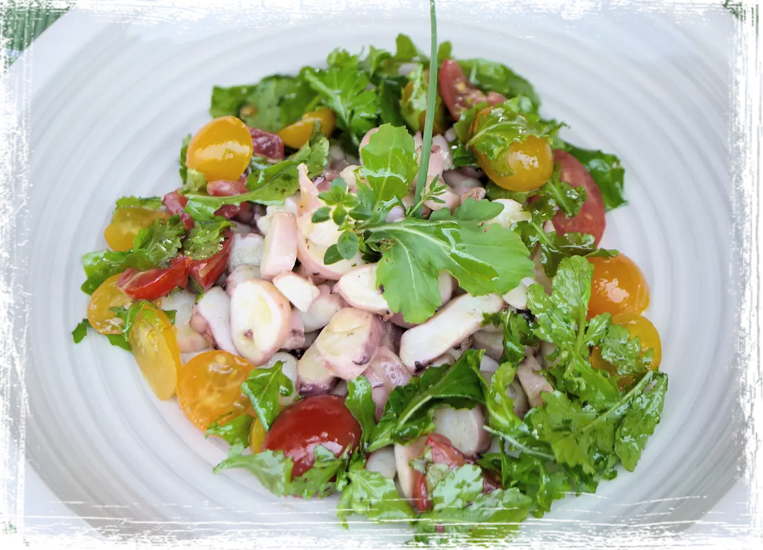 Insalata totani, rucola e pomodorini