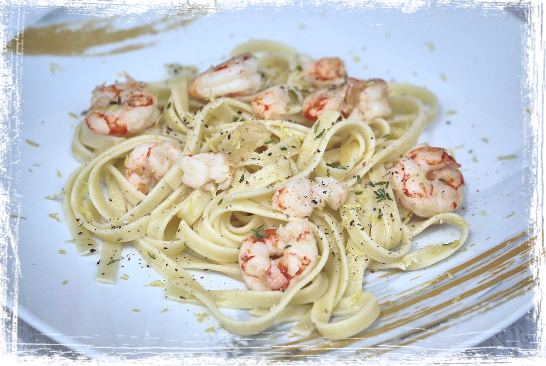 Fettuccine al limone con gamberi, zenzero e timo Fettuccine al limone con gamberi, zenzero e timo